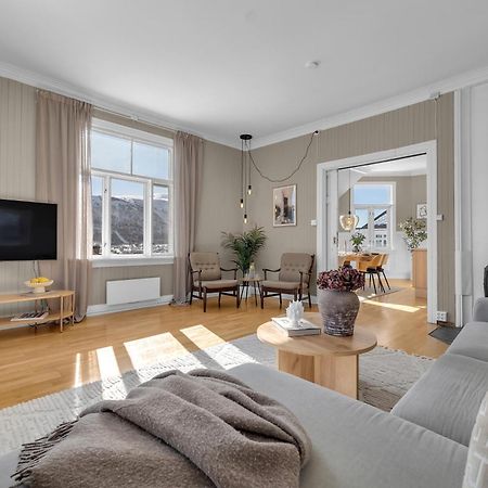 Lovely City Center Apartment With Amazing Views And Free Parking! Tromsø Exterior foto